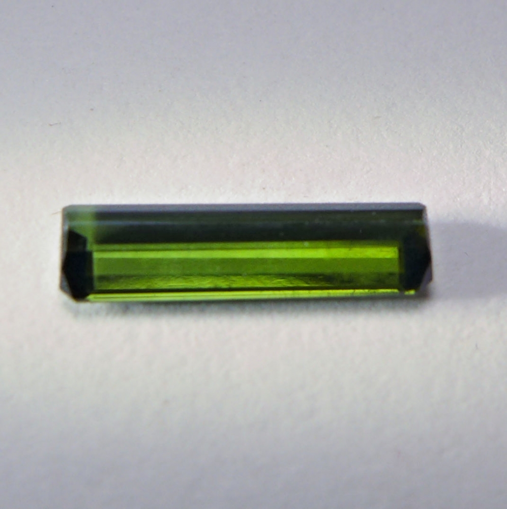 Bild 1 von 1.06 ct VVS! Klasse grünes 12.4 x 3.6 mm Turmalin Baguette