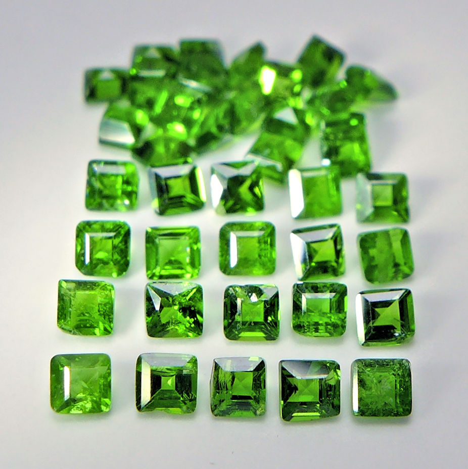 Bild 1 von 2.15 ct. 20 pieces square natural 5 x 3 mm Chrome Diopside Gems