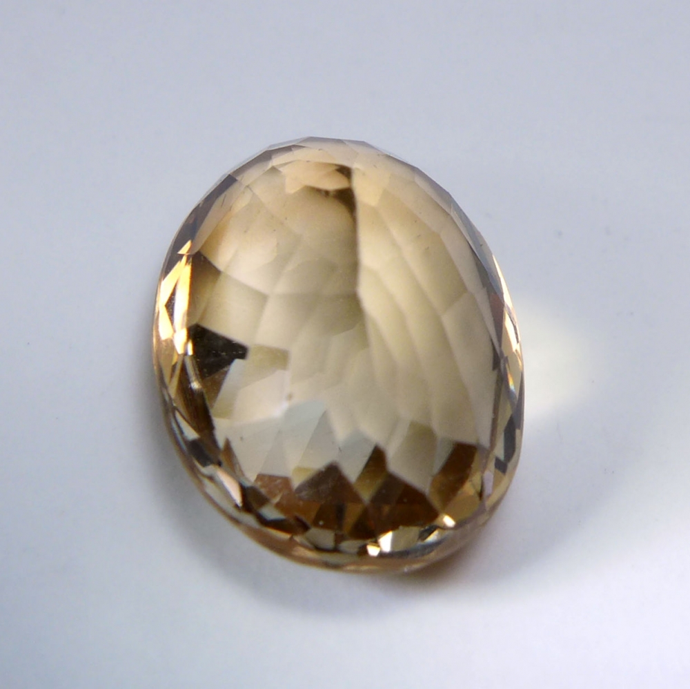 Bild 1 von 8.15 ct. VVS! Augenreiner ovaler 15 x 10 mm Brasilien Champagne Topas