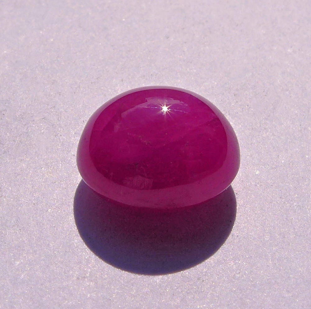 Bild 1 von 3.96 ct. Noble pink red oval  8.8 x 7.8 mm Mosambique Ruby Cabochon