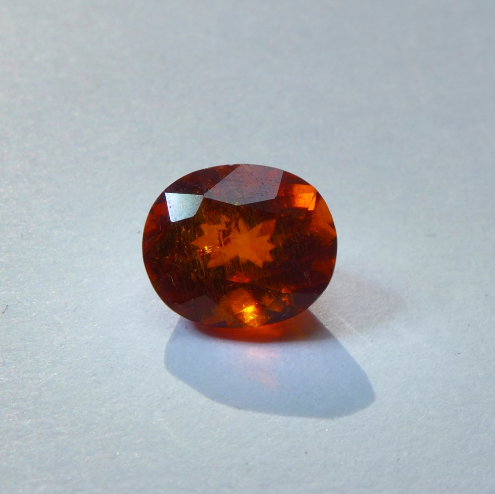 Bild 1 von 1.55 ct. Orange oval 7.5 x 6.4 mm Namibia Spessartin Garnet