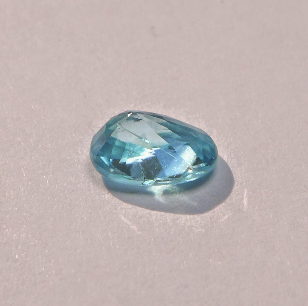 Bild 1 von 1.25 ct. Augenreiner ovaler blauer 7 x 5 mm Kambodscha Zirkon