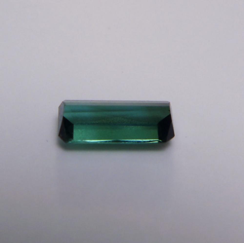 Bild 1 von 0.60 ct. Augenreiner bläulich grüner 7.5 x 3.3 mm Indigolith Turmalin