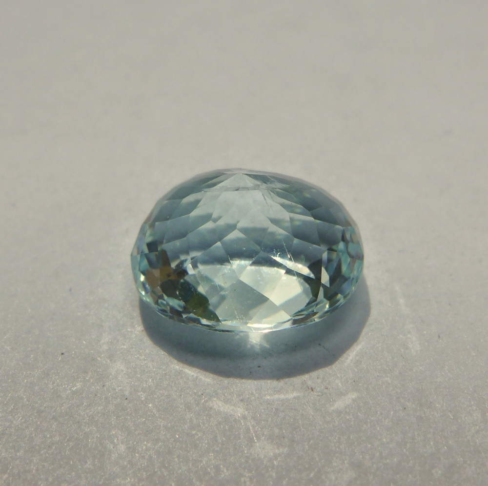 Bild 1 von 2.35 ct. Schöner blauer ovaler 9.1 x 7.8 mm Aquamarin 