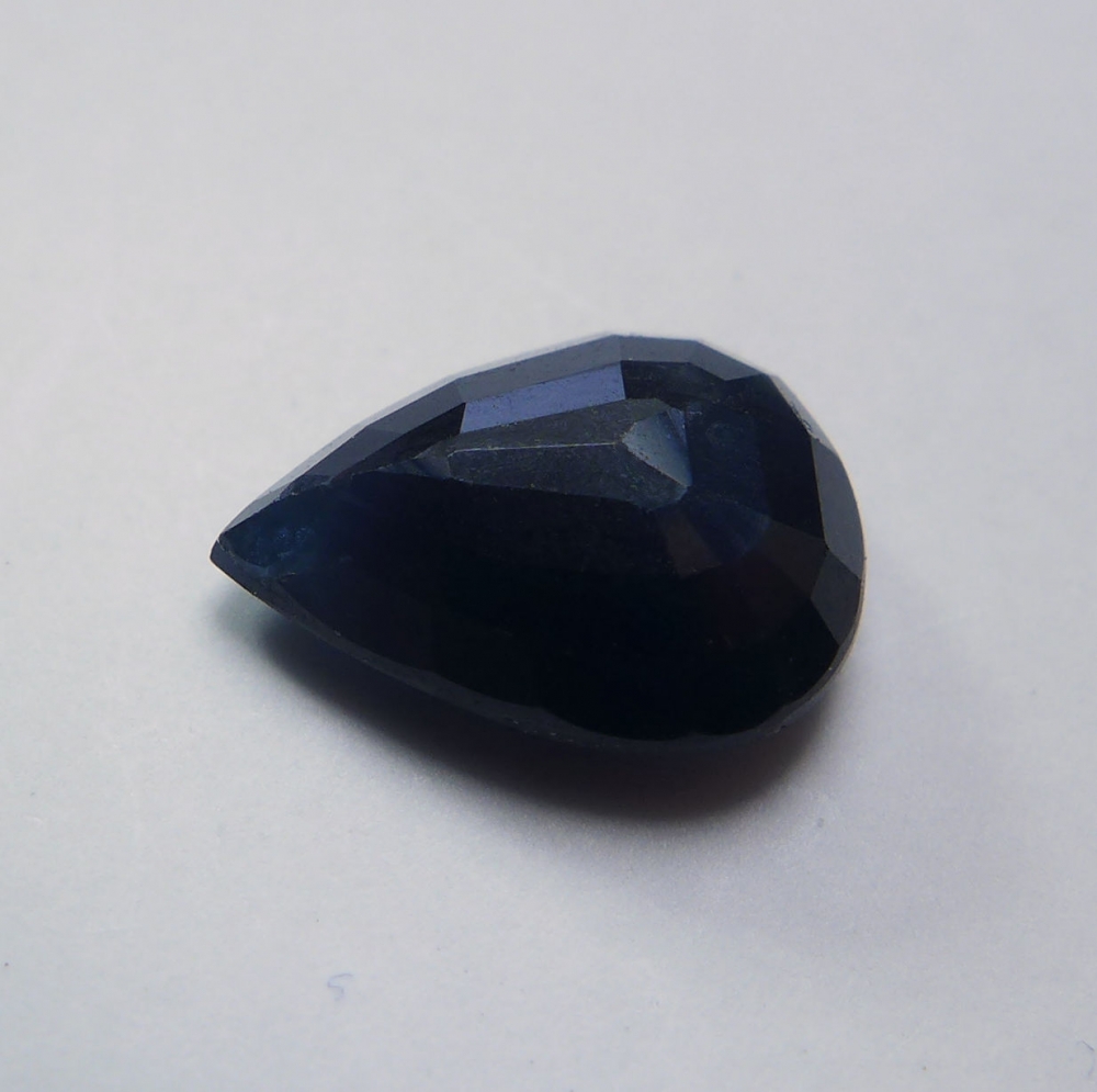Bild 1 von 2.50 ct.  Dunkel blauer 10.3 x 7.5 mm Afrika Saphir Tropfen