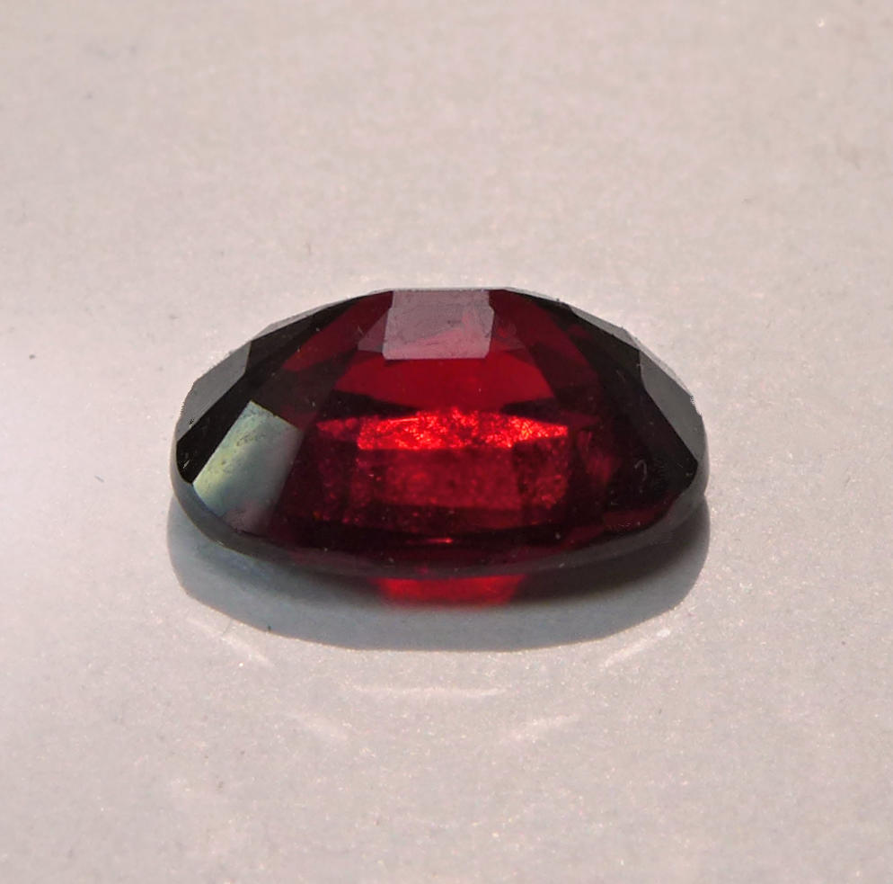 Bild 1 von 2.86 ct. Natürlicher orangeroter ovaler 10 x 7.2 mm Spessartin Granat