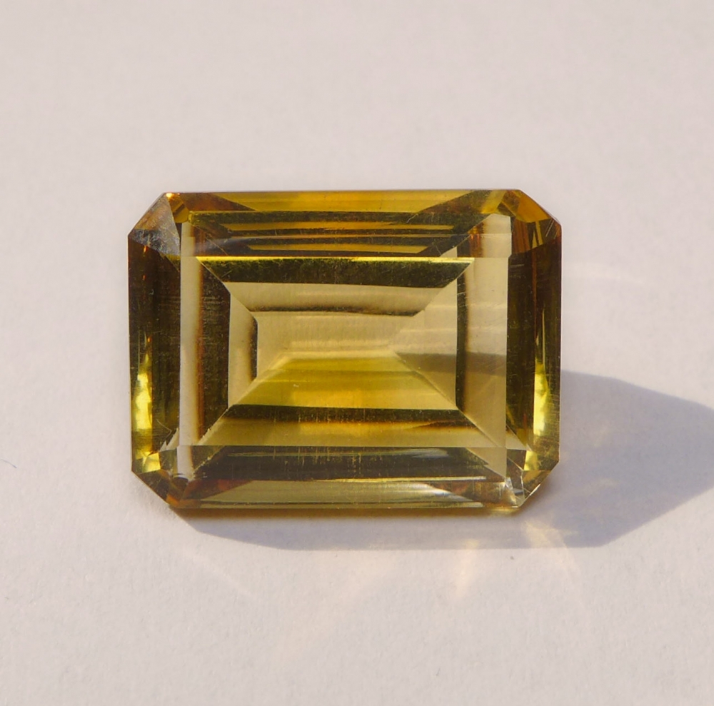Bild 1 von 12.39 ct. VVS! Golden yellow 16.8 x 12.6 mm Oktagon Citrine