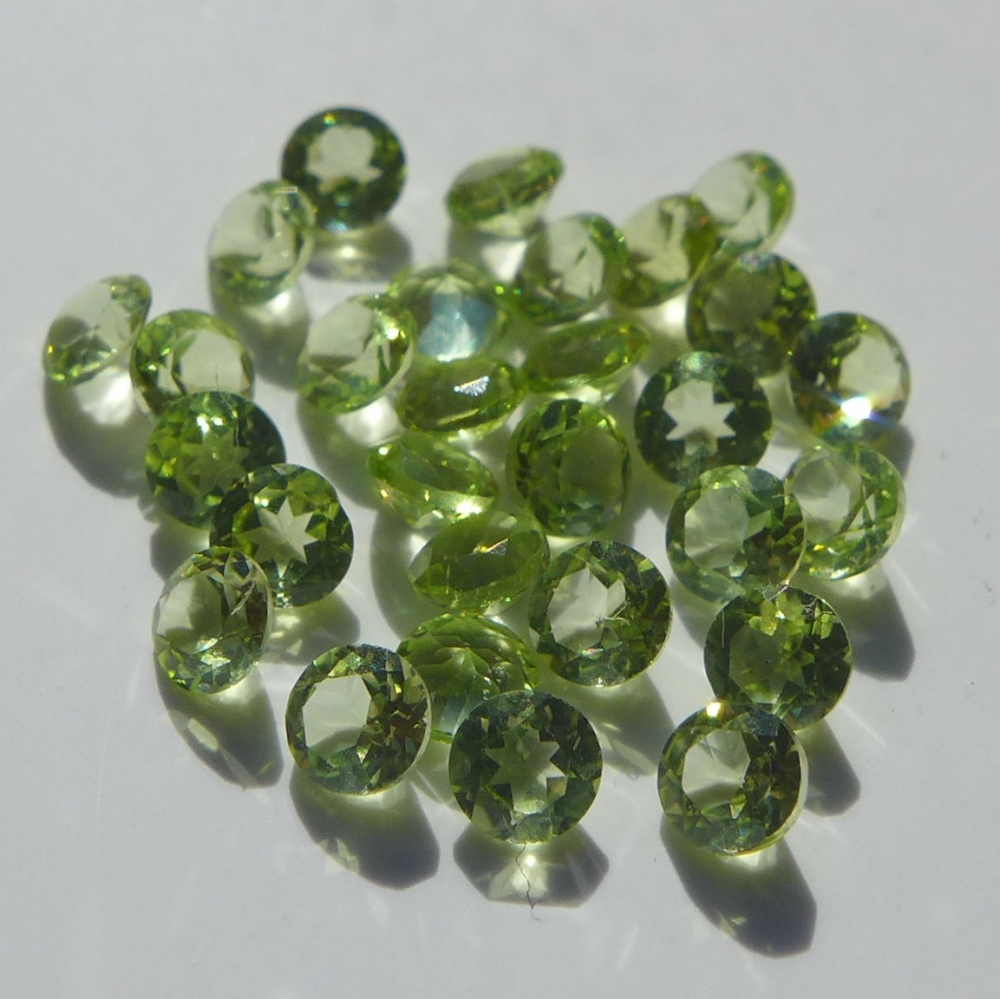 Bild 1 von 1.75 ct 30 pieces beautiful green round 2.5 mm Pakistan Peridot Gemstones