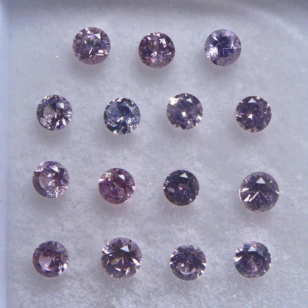 Bild 1 von 1.00 ct. 15 Stück unbeh.violette runde 2.5 mm Brillantschliff Burma Spinelle