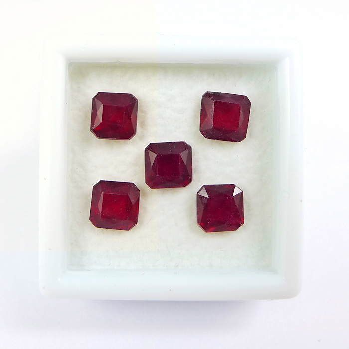 Bild 1 von 4.98 ct. 5 pieces 5.5 mm Octagon Ruby Gemstones from Mozambique