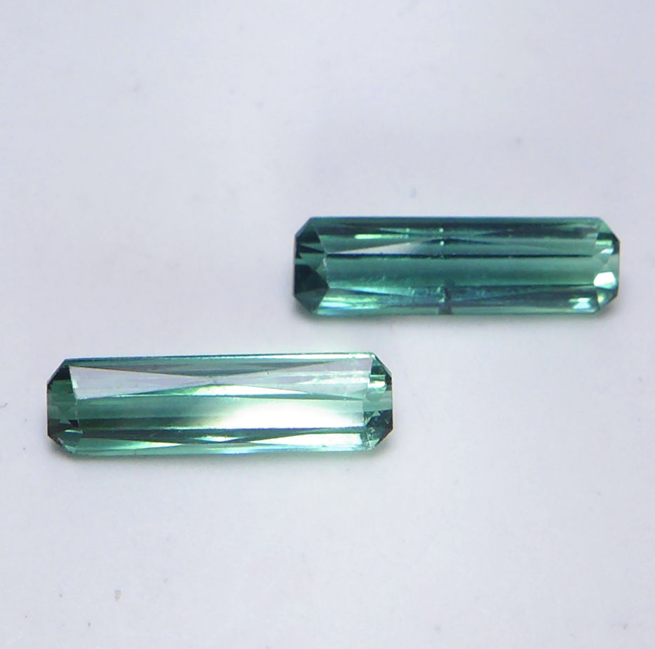 Bild 1 von 1.74 ct. Schönes Paar bläulich grüner  11 x 3 mm Indigolith Turmalin