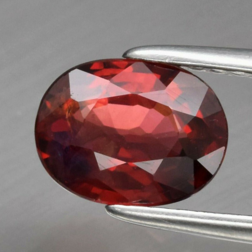 Bild 1 von 1.41 ct. Tender pinkish red oval 7.5 x 5.8  mm Rhodolithe  Garnet