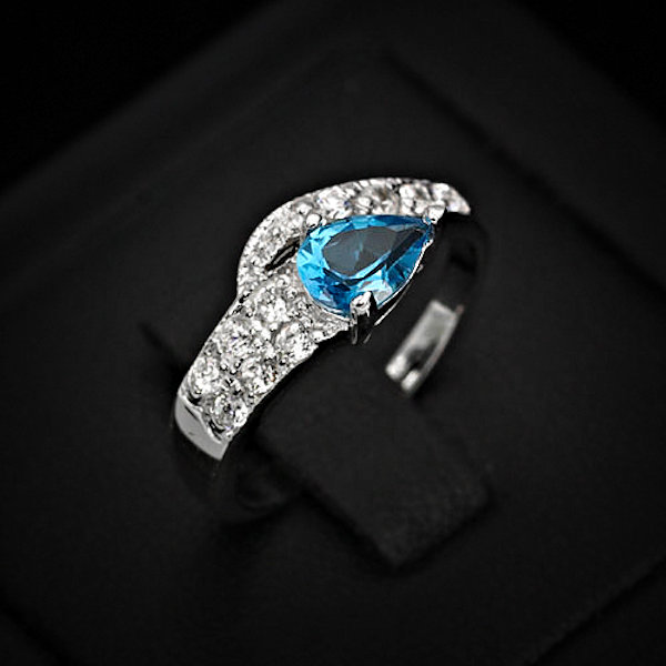 Bild 1 von Fine 925 Silver Ring with London Blue Topaz , SZ5.75 (Ø 16.3 mm)