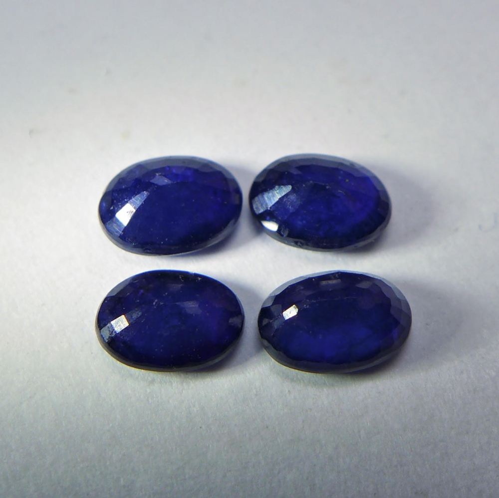 Bild 1 von 2.56 ct . 4 Stück  blaue ovale 6 x 4 mm Madagaskar  Saphire