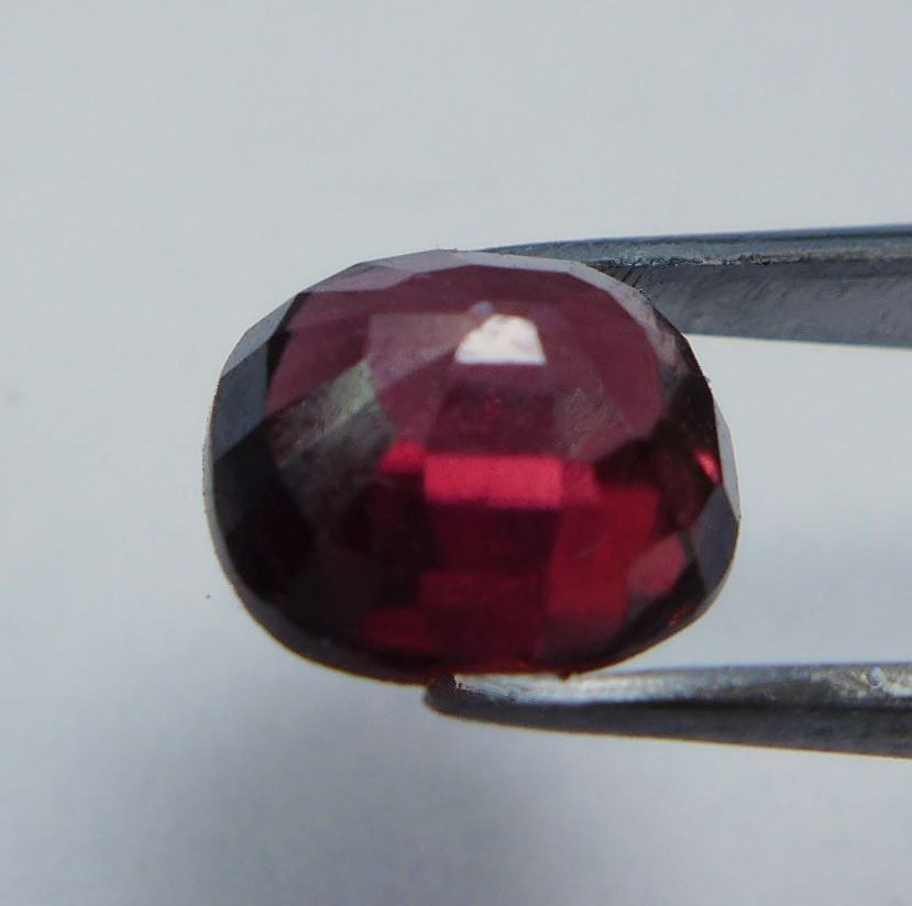 Bild 1 von 2.01 ct. Unbehandelter pink-orange ovaler 7 x 6.2 mm Tansania Zirkon
