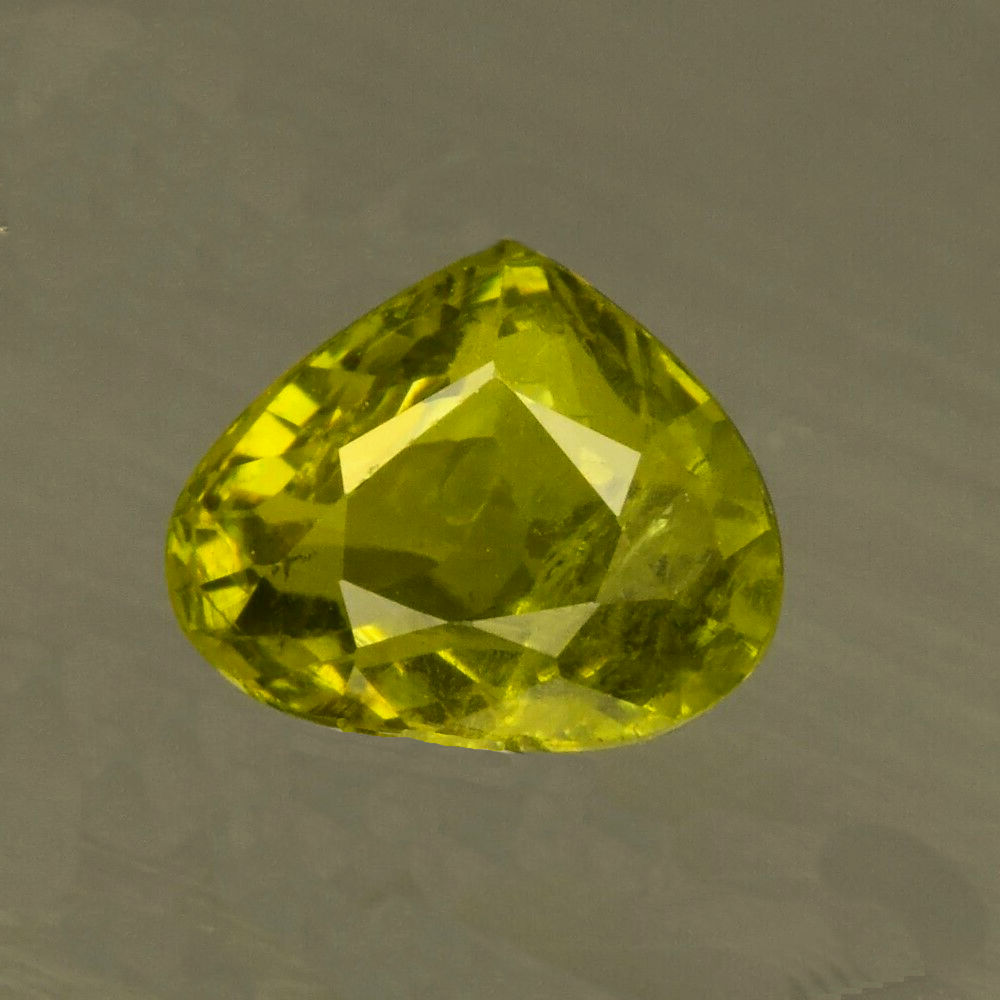 Bild 1 von 1 ct. Fine greenish yellow 6.7 x 5 mm Madagascar Grossular Garnet Pear