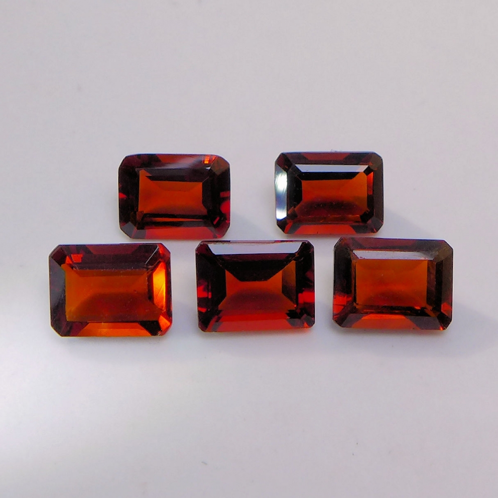 Bild 1 von 6.82 ct. 5 fine Baguette 8 x 6 mm Pyrop Garnets