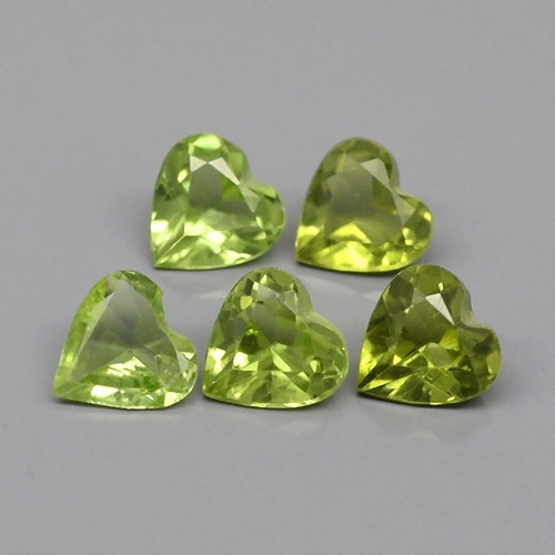 Bild 1 von 2.02 ct 5 piece of fine green 5.0 mm Heart Facet Burma Peridot Gems