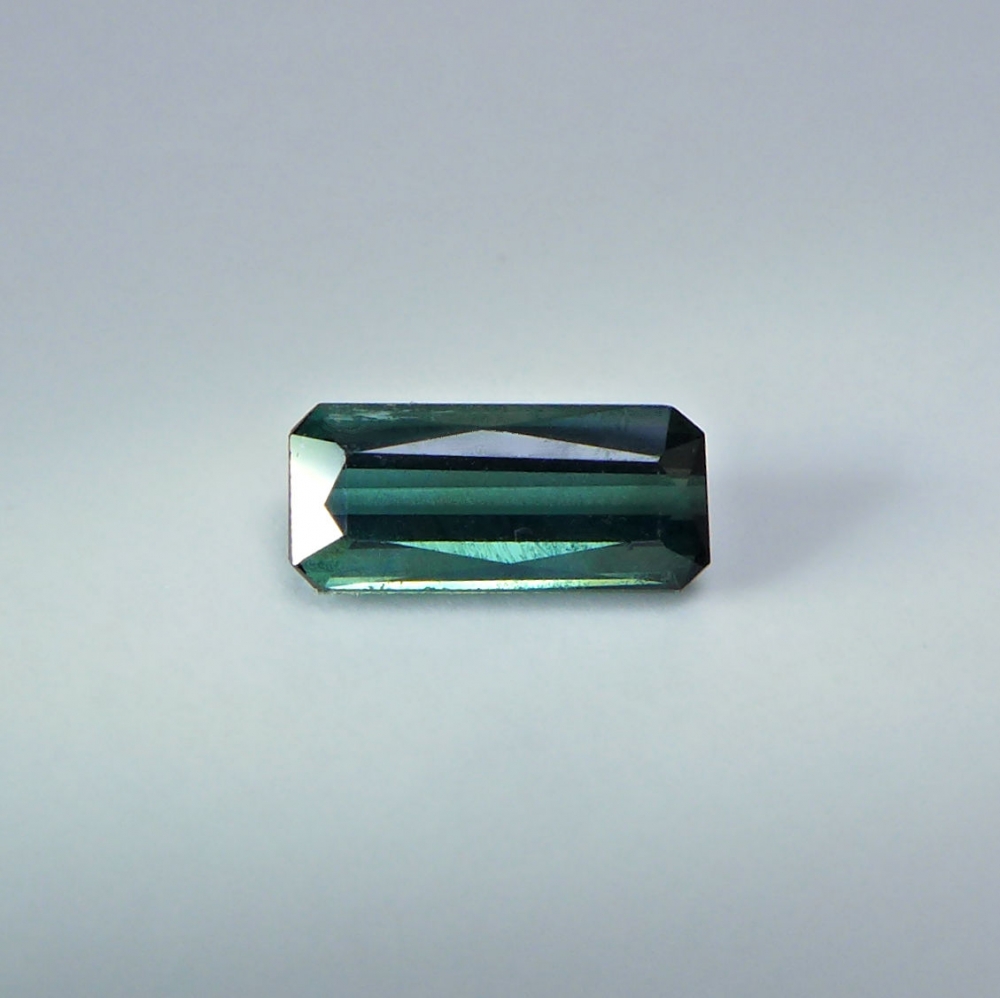 Bild 1 von 0.60 ct. Augenreiner bläulich grüner 7.5 x 3.3 mm Indigolith Turmalin