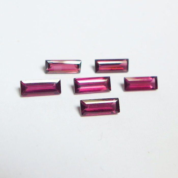 Bild 1 von 4.31 ct. VS! 6 Pieces Pink-Violette 8 x 3 mm Baguette Rhodolite Garnet