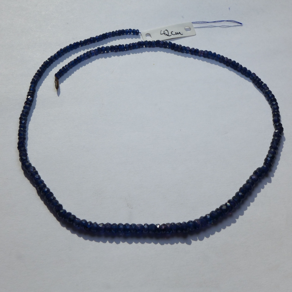 Bild 1 von Saphire string 66.4 ct with circular disks Ø 4.7 - 3.2 mm 42 cm length
