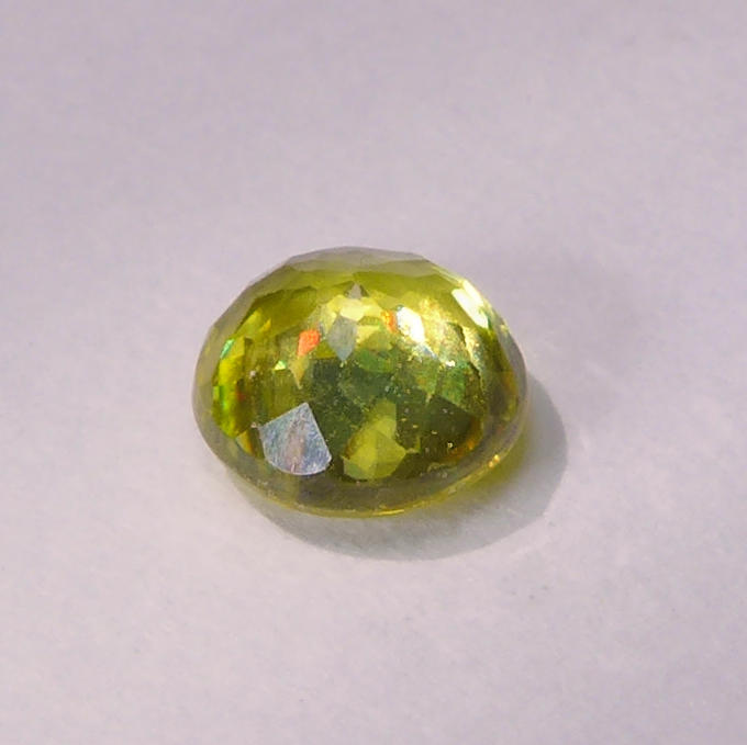 Bild 1 von 0.95 ct. Toller runder grünlich gelber 5.8 mm Madagaskar Titanit Sphen