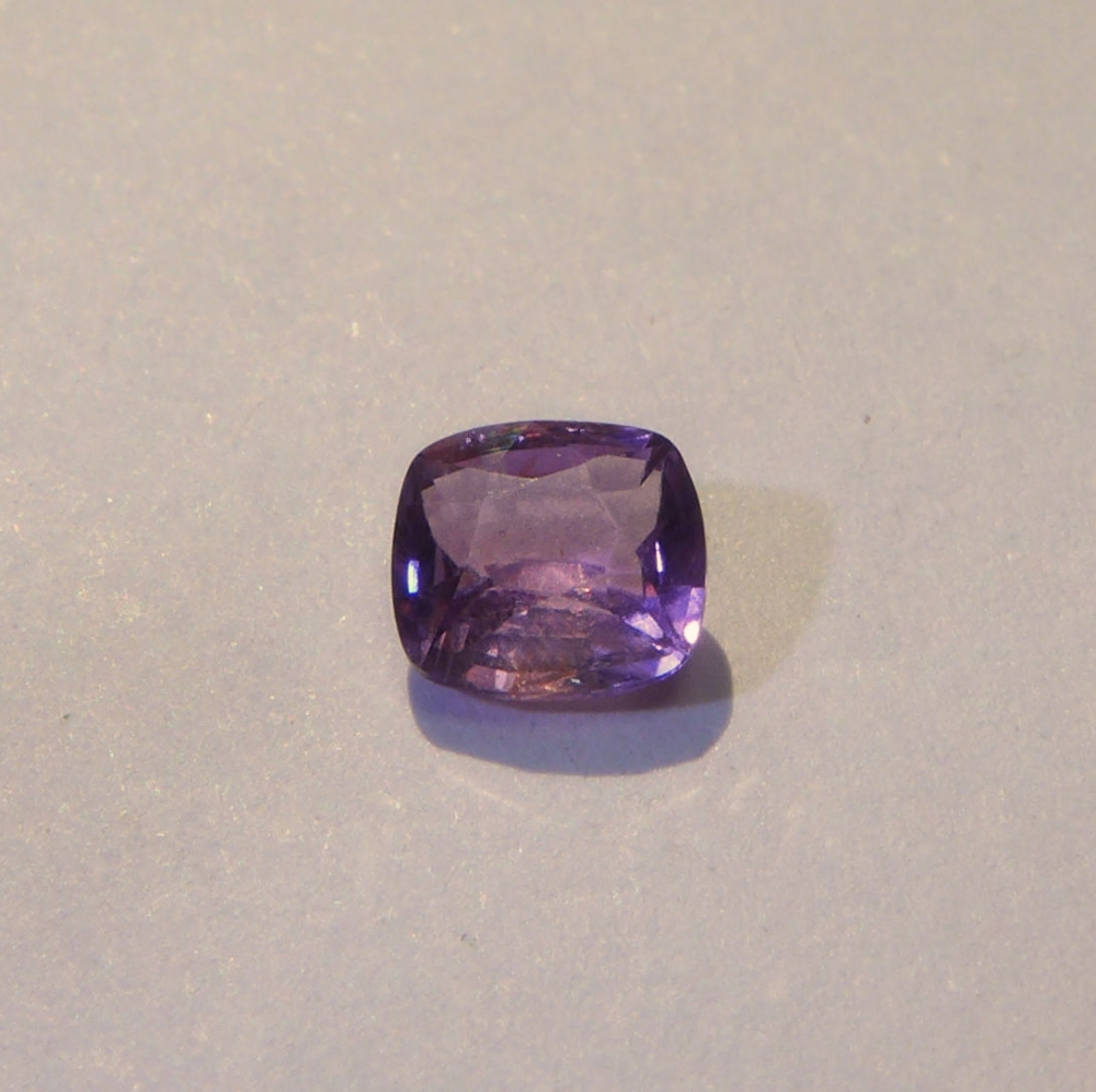 Bild 1 von 0.60 ct. Light pink 5 x 4.5 mm  Cushion Saphir 