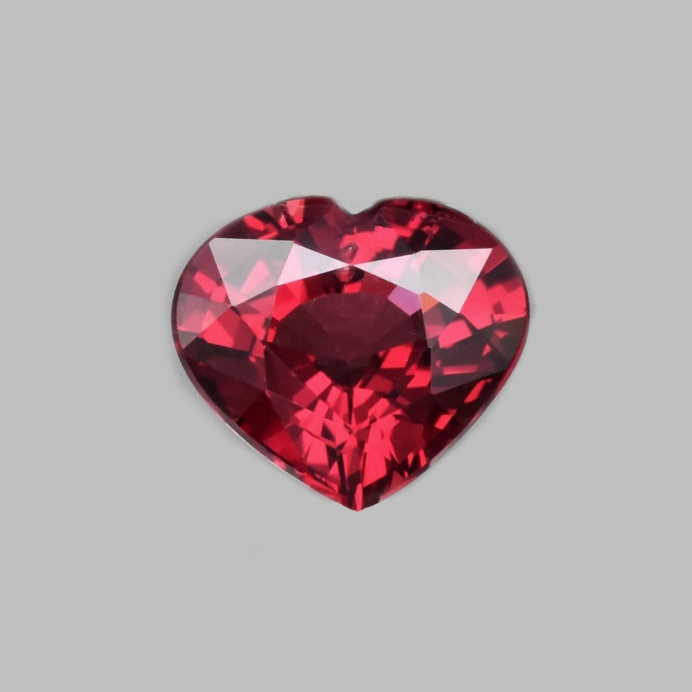 Bild 1 von 1.4 0 ct VS! Fine red violet 7 x 6.3 mm Rhodolithe  Garnet Heart