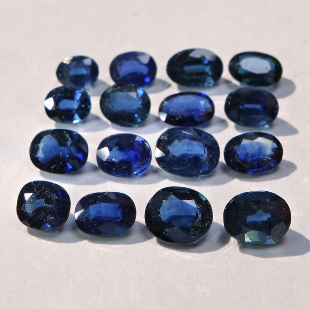 Bild 1 von 5.11 ct. 16 pieces sparkling blue oval   5 x 4 to 4 x  3 mm Ceylon Sapphire