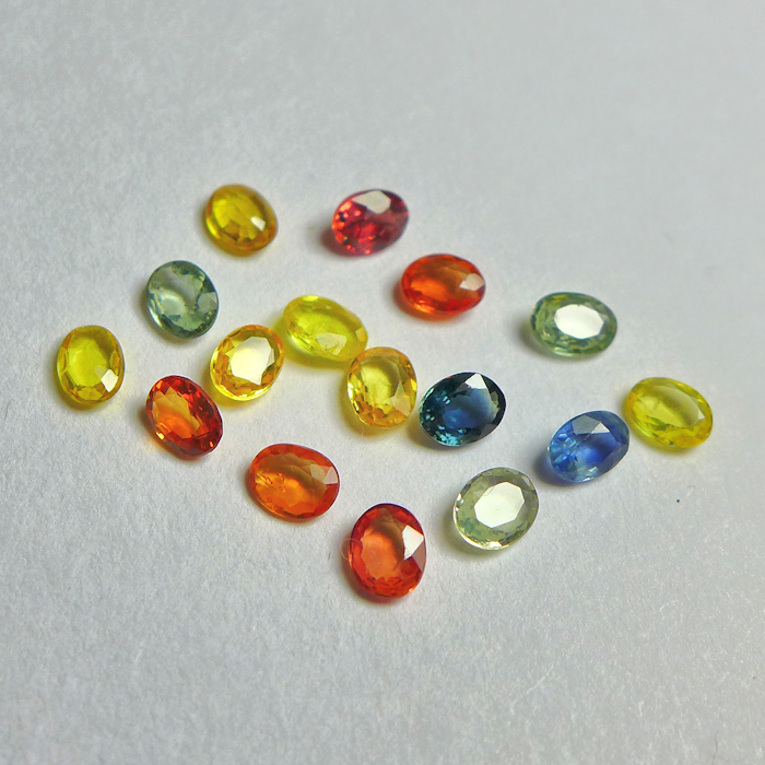Bild 1 von 3.15 ct  15 Stück ovale 4 x 3 mm Multi Color Tansania Saphire