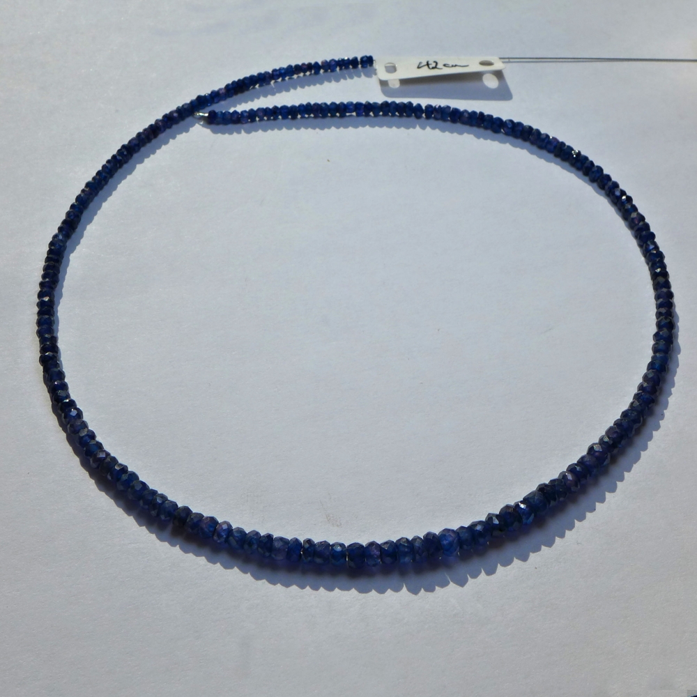 Bild 1 von Saphire string 66.4 ct with circular disks Ø 4.7 - 3.2 mm 42 cm length