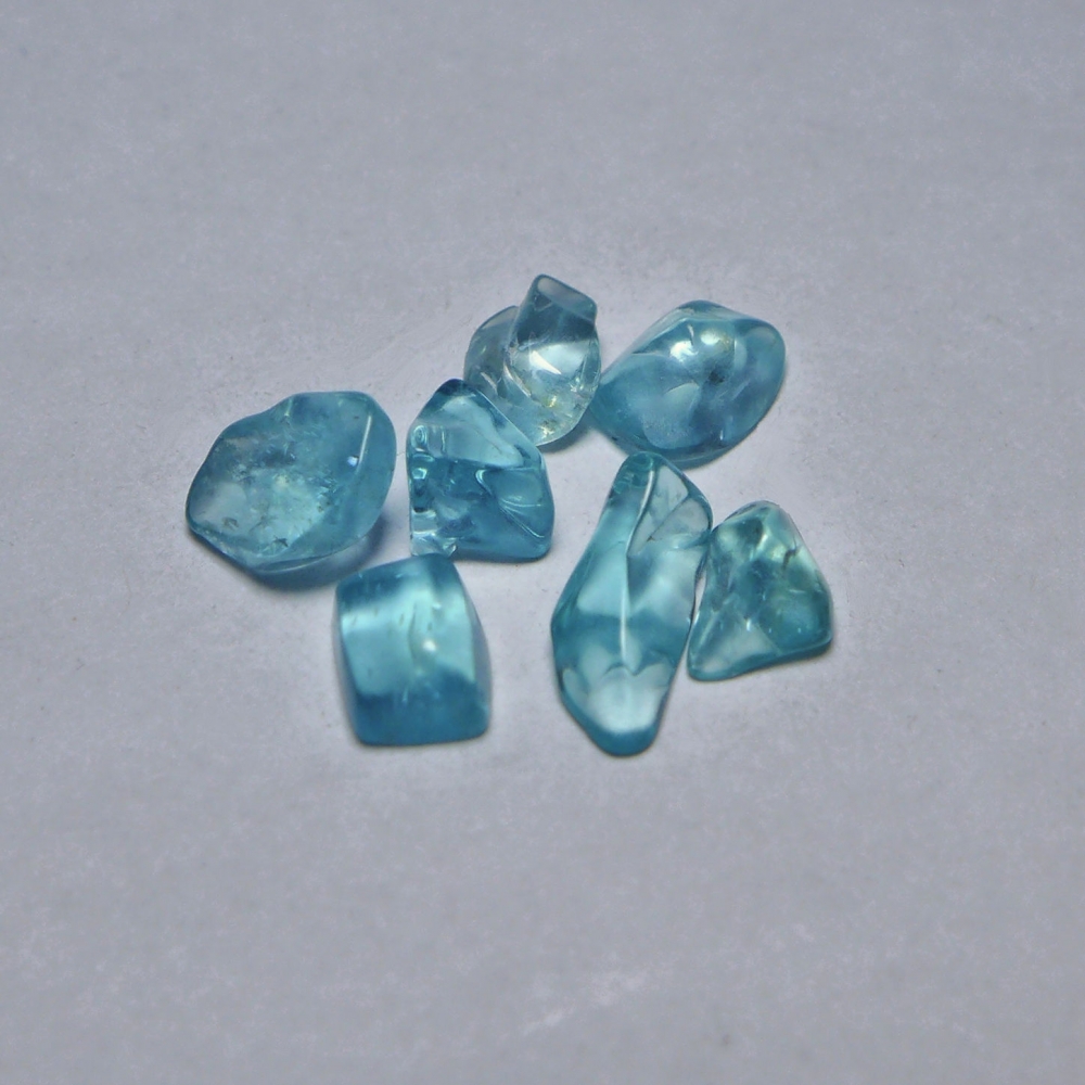 Bild 1 von 5.66 ct.  7 pieces untreated Paraiba blue polished Apatite Gems