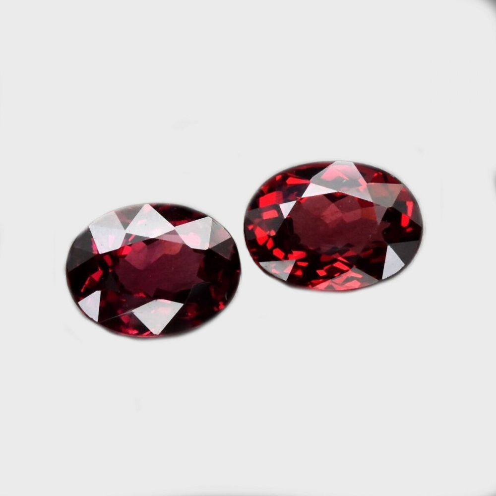 Bild 1 von 3.22 ct. Amazing pair of red purplish 8 x 6 mm  Rhodolite Garnet Gemstones