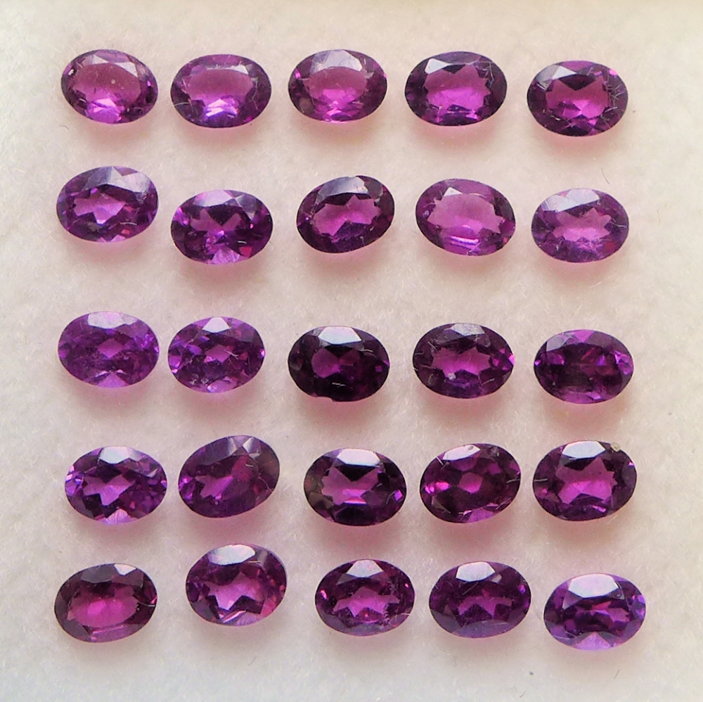 Bild 1 von 5.15 ct. 25 pieces oval pink- violet 4 x 3 mm Rhodolite Garnet Gems. Ravashing color!