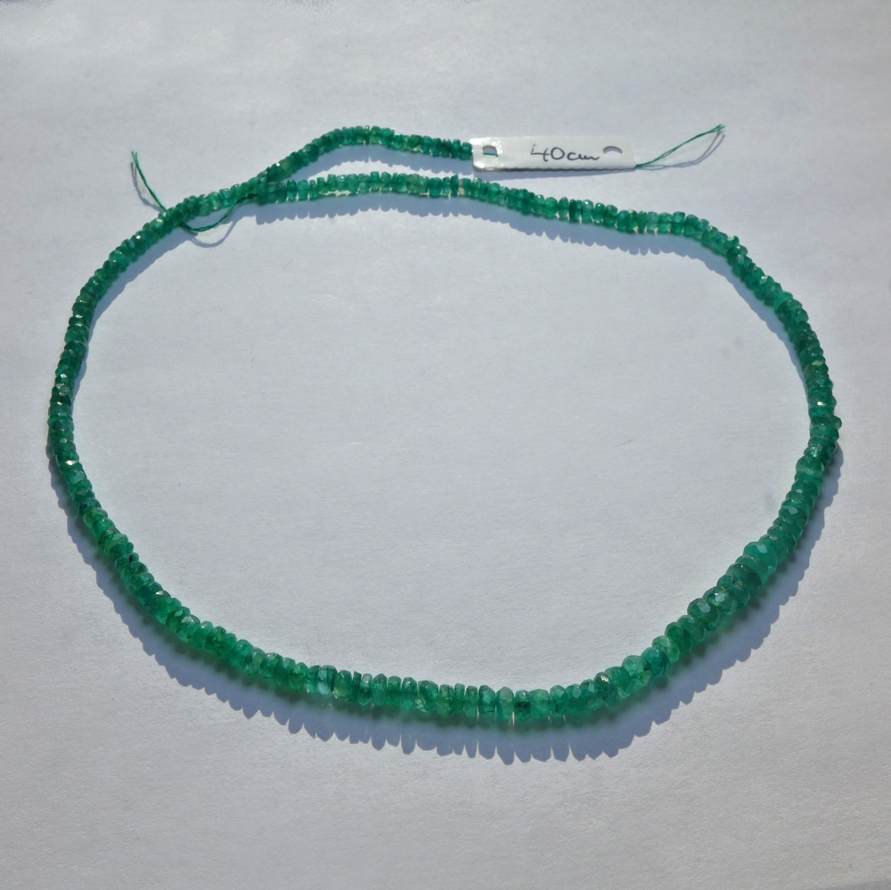 Bild 1 von Emerald string 45 ct with circular disks Ø 5.3 - 3.2 mm 40 cm length