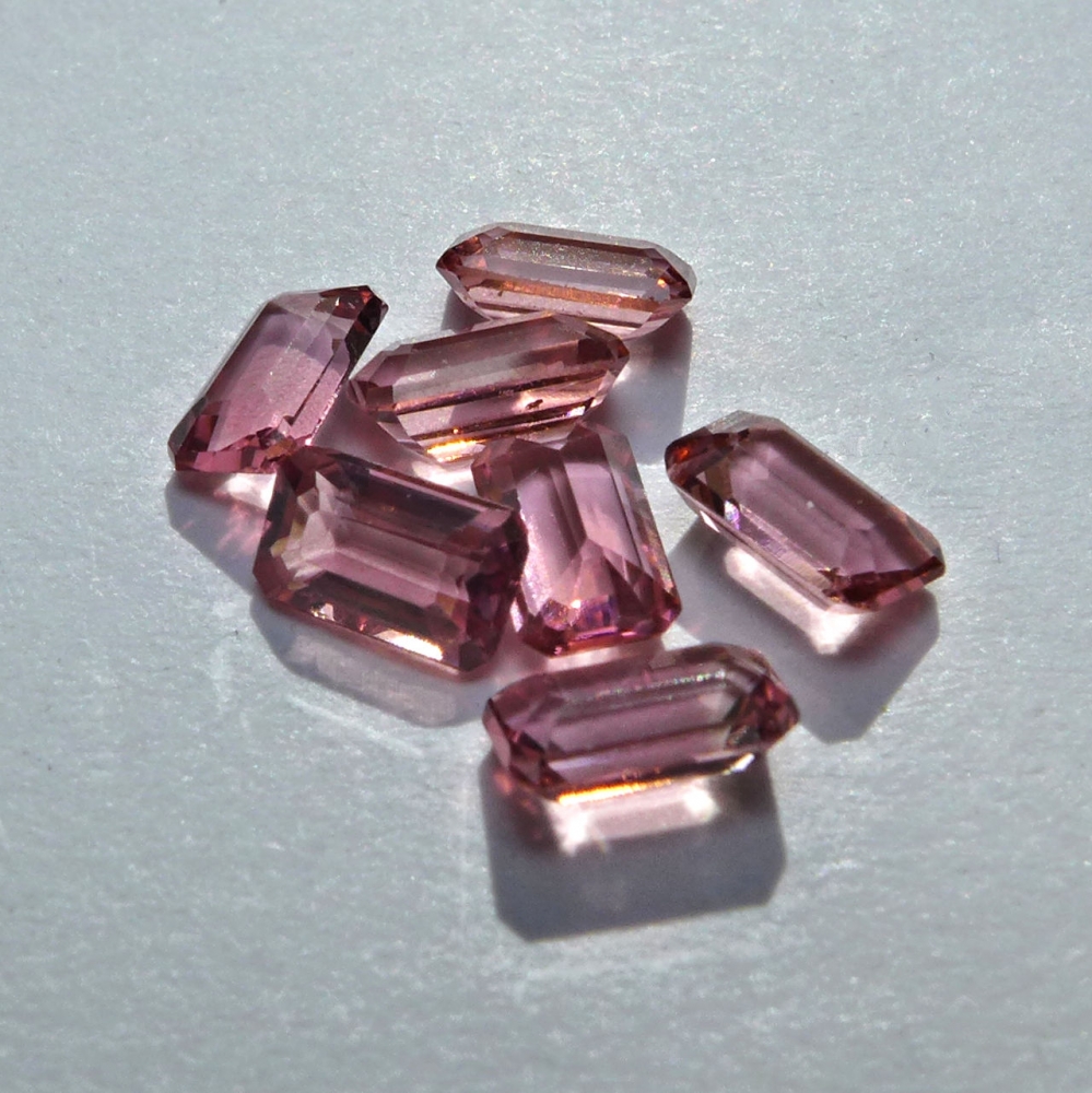 Bild 1 von 2.28 ct. 7 Stück 5 x 3 mm Pink Mosambik Turmalin Baguette