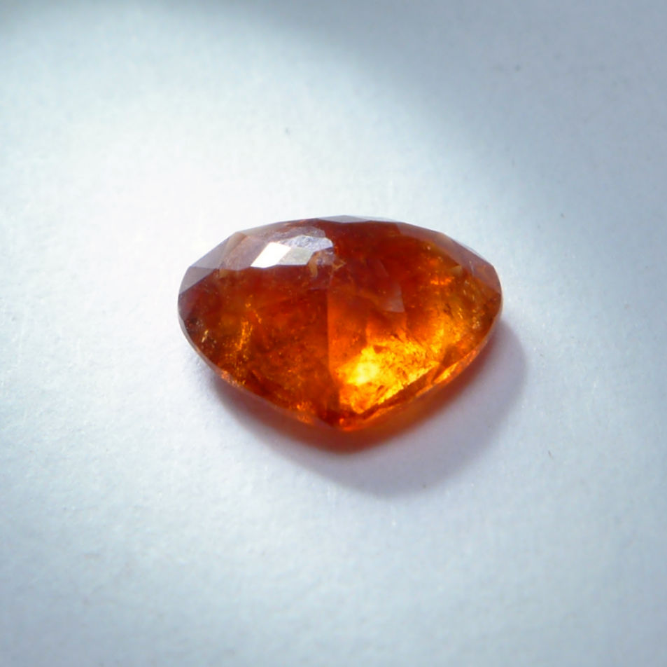 Bild 1 von 1.8 ct. Natürliches oranges 7.4 x 6.3 mm Spessartin Granat Herz