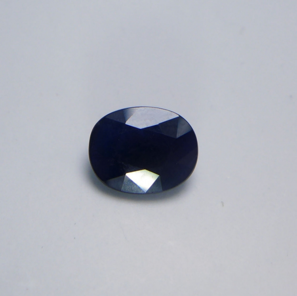 Bild 1 von 1.45 ct. Deep blue oval  7.8 x 6 mm Africa Sapphire
