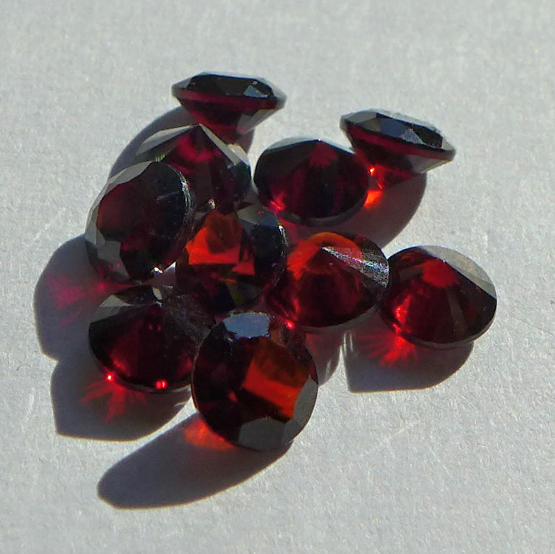 Bild 1 von 5.45 ct VS!  10 Stück kräftig rote runde 5 mm Rhodolith Granate