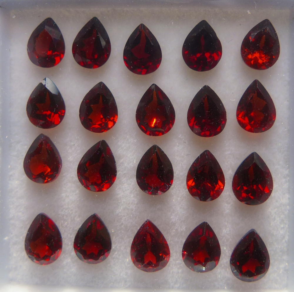 Bild 1 von 3.95 ct. VS! 20 pieces red oval 4 x 3 mm Rhodolite Garnet Pears