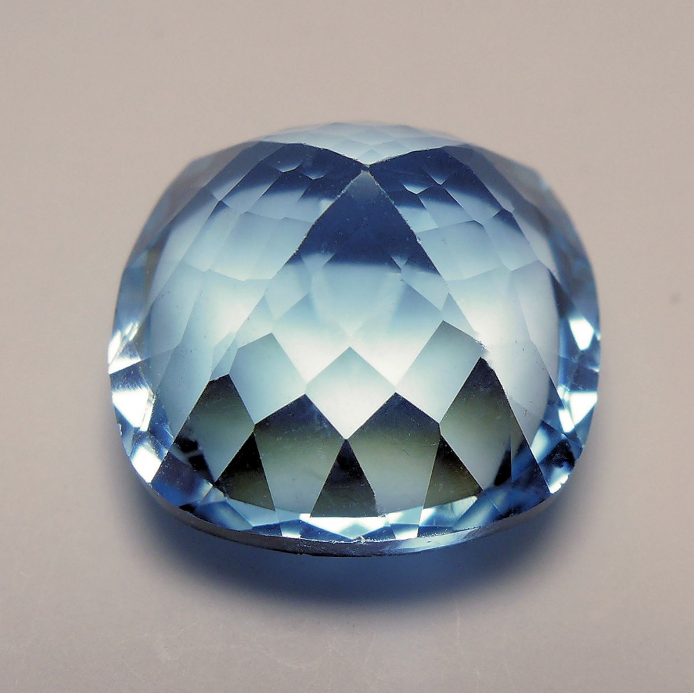 Bild 1 von 20.88 ct. Augenreiner 16 x 15.4  mm Brasilien Cushion Swiss Blue Topas