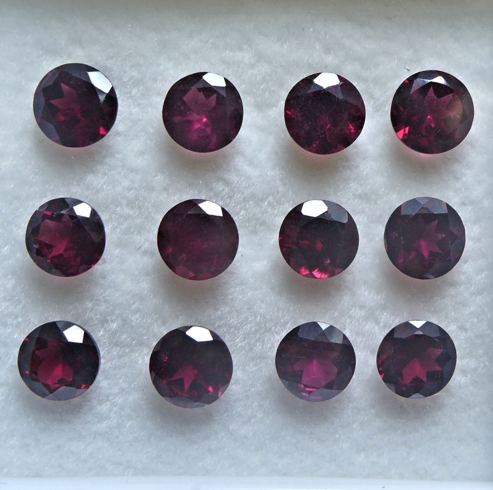 Bild 1 von 7.30 ct. 12 pieces noble Pink- Violet 5 mm Rhodolite Garnet Gems