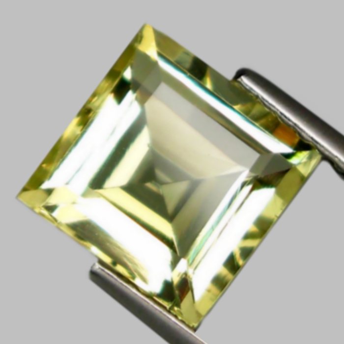 Bild 1 von 2.43 ct. VVS! Fine Lemon Yellow 8 x 8 mm Brazil Carré Beryll