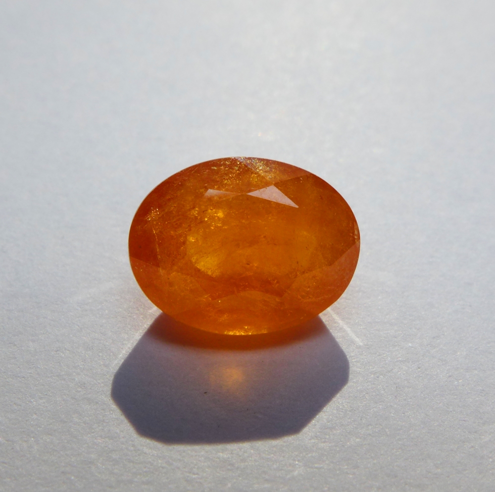 Bild 1 von 4.12 ct. Oranger ovaler 10.2 x 7.8 mm Namibia Spessartin Granat
