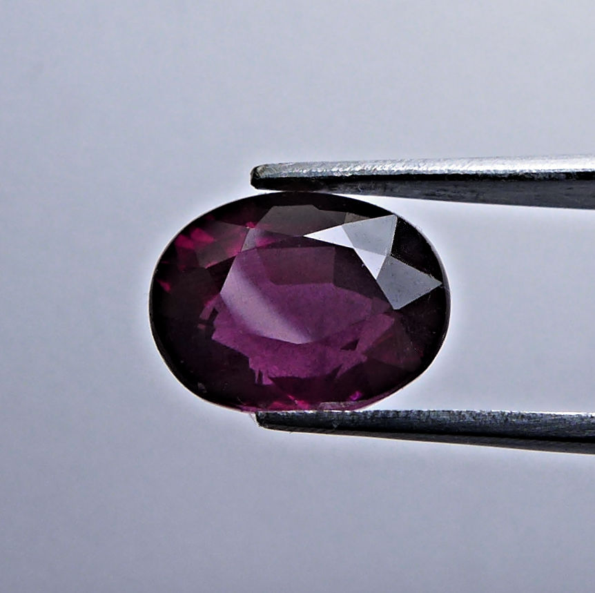 Bild 1 von 2.51 ct. Great oval pink- violet 8.5 x 6.7 mm Rhodolite Garnet Gems