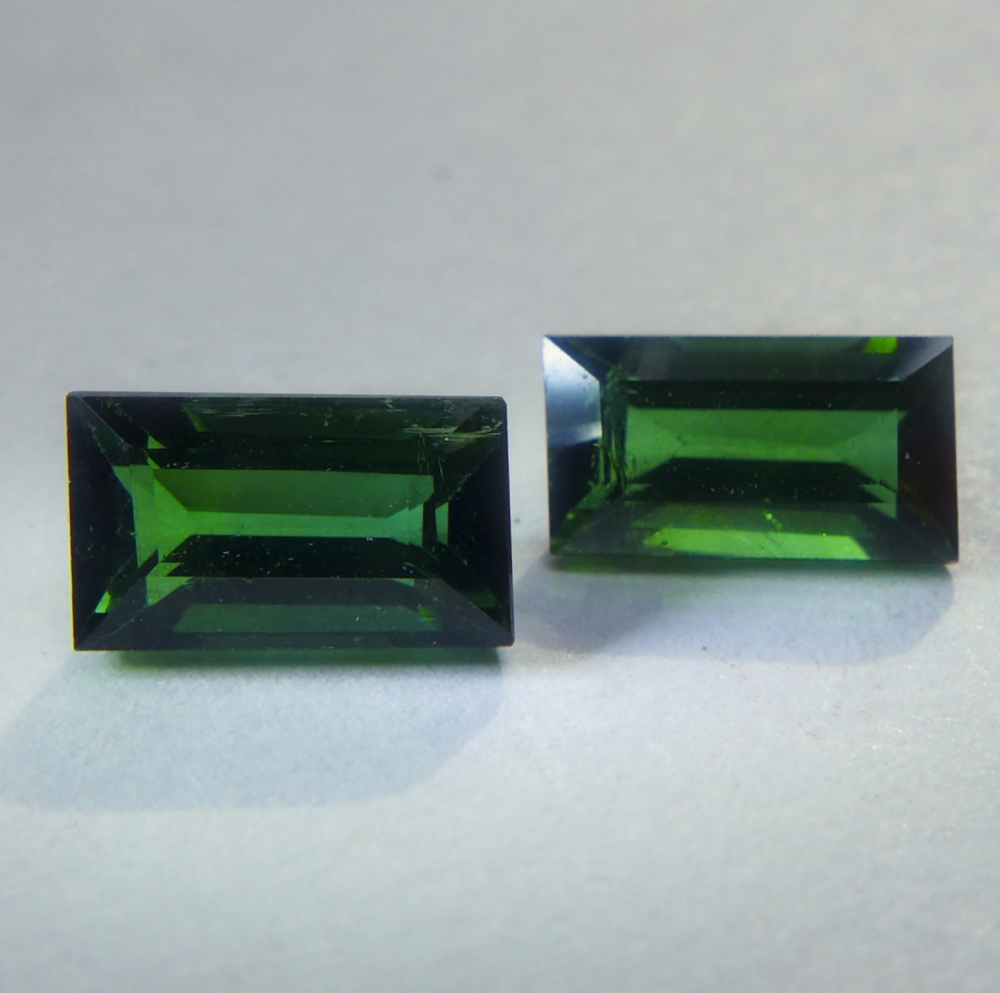 Bild 1 von 2.25 ct. Klasse Paar  grüne 7.8 x 4.5 mm Turmalin Baguettes