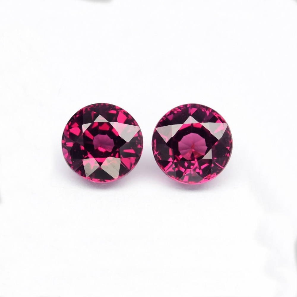 Bild 1 von 3.75 ct. Perfektes Paar rot - violette ovale 6.7 mm Rhodolith Granate
