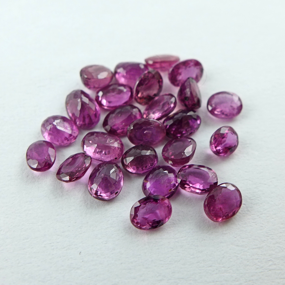 Bild 1 von 3.40 ct. 25 pieces oval pink red 3 x 2.5 - 3.5 x 2.5 mm Mozambique rubies