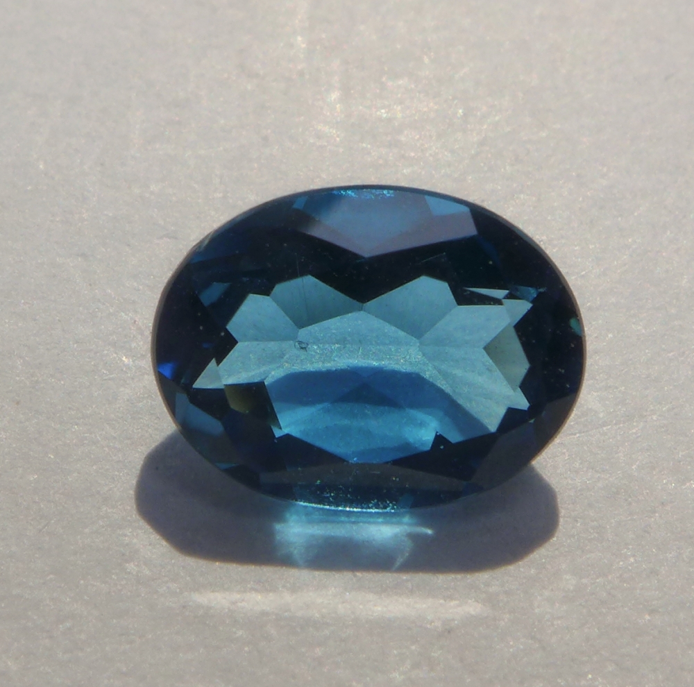 Bild 1 von 2.07 ct. VVS! Feiner ovaler 9 x 7 mm Brasilien London Blue Topas