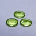 Bild 2 von 1.4 ct VS! 3 pieces fine green oval 6 x 4 mm Pakistan Peridot Gemstones. Nice color !